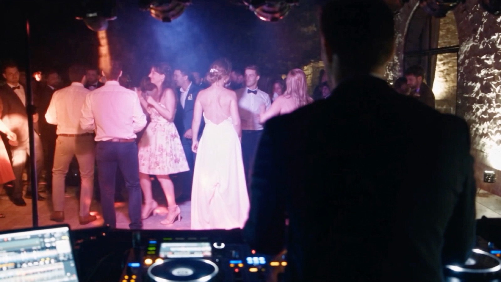 Vue depuis les platines de PARPAYON sur une piste de danse de mariage